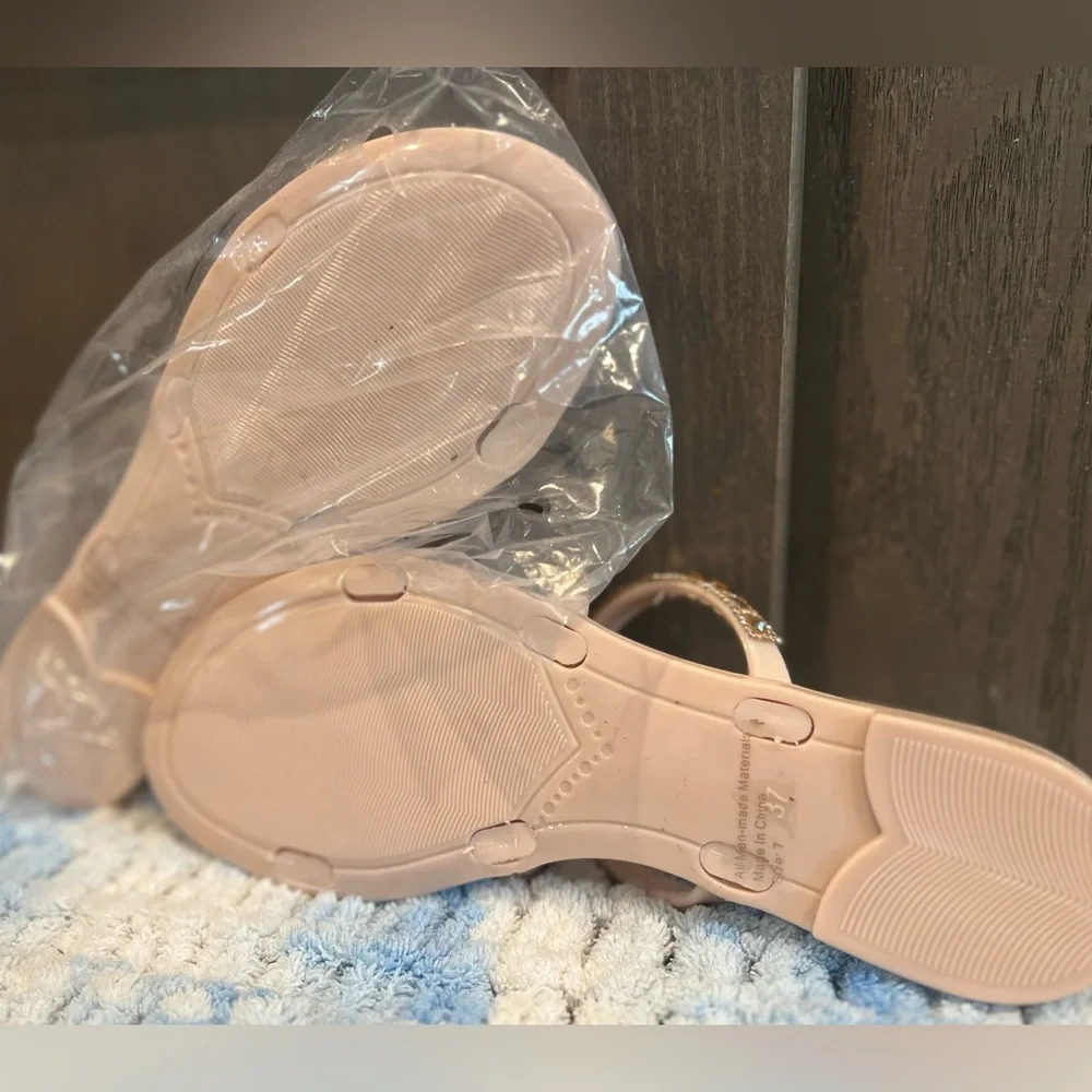 FASHION NOVA Sandals - Picture 4 of 4